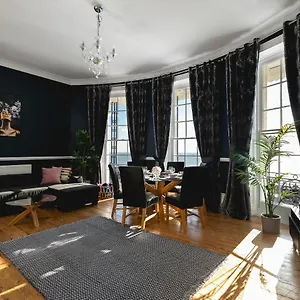 marine-parade-sea-view-2-bedroom-apartment.brighton-hotels-england.com/